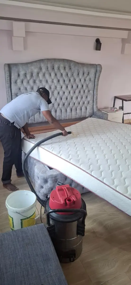 PrimeMax extracting dirt and moisture from a mattress